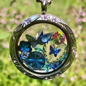 VINTAGE CRYSTAL AND GEMSTONE MEMORY LOCKETS